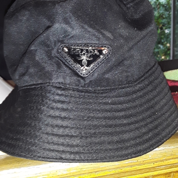 Prada bucket hat never been outside - Picture 5 of 5